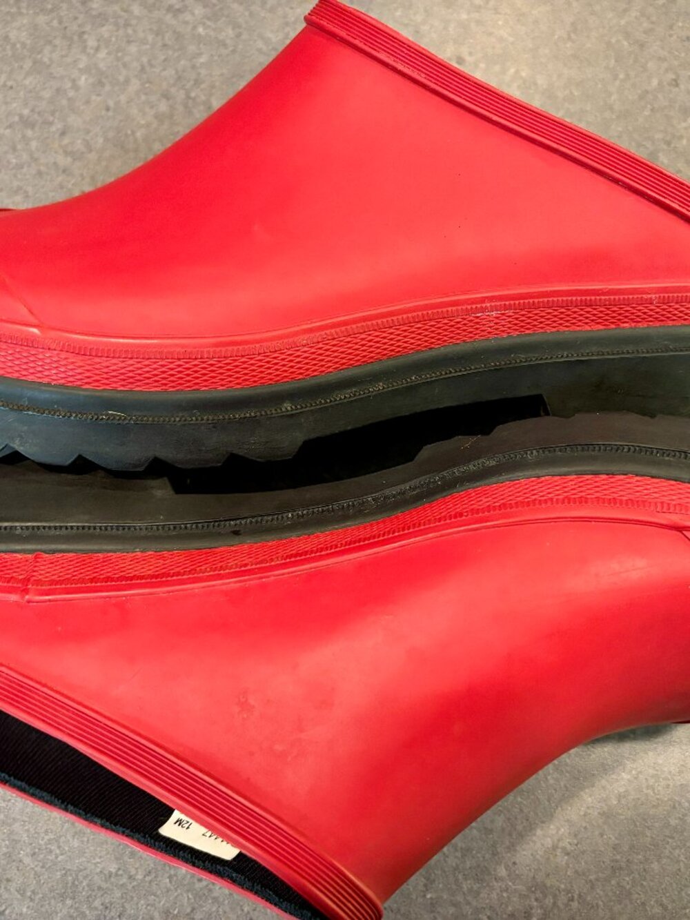 ~~Smith & Hawken Outdoor Red Men's 12M Clogs      *******Bottom of shoe, Tip of